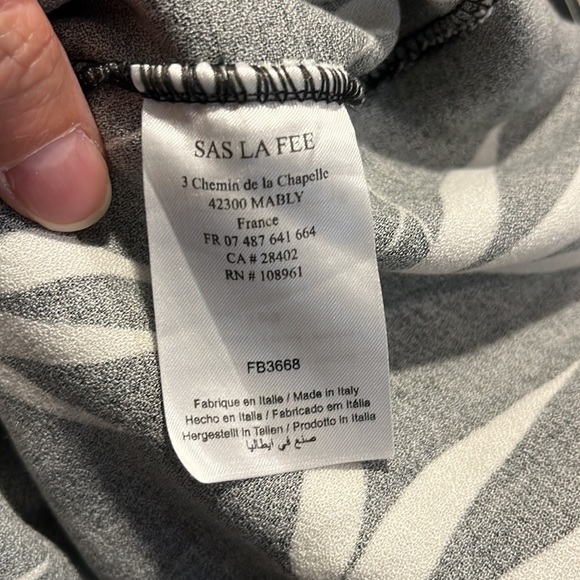 La Fée Maraboutée little summer dress fits like medium. - Picture 2 of 9